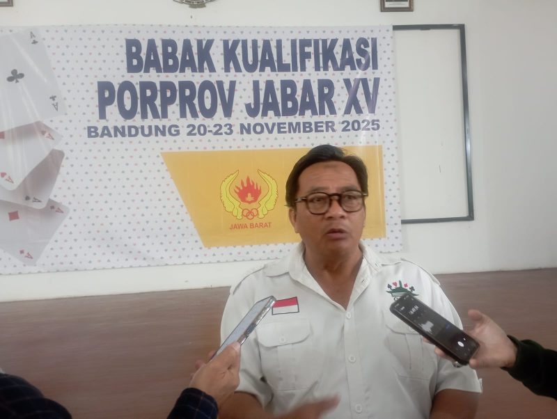 Sekretaris Umum Pengprov GABSI Jawa Barat Dr. Ir. Kurnia Praja menjelaskan terkait BK Porprov XV cabor Bridge. PJ/Joel