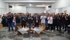 Cece Muharram dan Ketua KONI Kota Bandung berpose bersama dengan jajaran IPSI Kota Bandung usai Muskot XI IPSI Kota Bandung. PJ/Joel