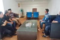 Wali Kota Bandung saat berkunjung ke Pokja PWI Kota Bandung. PJ/Mal