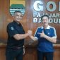 Ketua Umum Pengprov PGSI Jawa Barat H. Yoko Angga Surya didampingi Ketua Panitia Pelaksana BK Porprov gulat Antonius Kelikawe, MPd di ajang BK Gulat. PJ/Joel