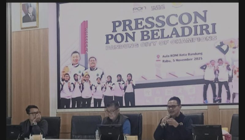Ketua Umum KONI Kota Bandung (tengah) saat pressconference terkait PON Beladiri yang baru saja usai, di Kudus beberapa waktu lalu. Foto : BandungPos