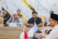 Farhan saat menerima Dubes RI untuk Yunani, Bebeb Abdul Kurnia Nugraha Djundjunan di Pendopo Kota Bandung, Jumat 17 Oktober 2025.