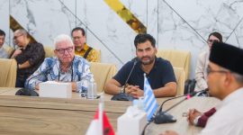 Farhan saat menerima Dubes RI untuk Yunani, Bebeb Abdul Kurnia Nugraha Djundjunan di Pendopo Kota Bandung, Jumat 17 Oktober 2025.