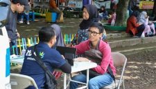 Salah seorang peserta tengah diwawancarai di acar Job Fair yang berlangsung di Lapangan Gasmin, Kecamatan Antapani, Sabtu 1 November 2025. PJ/Dok