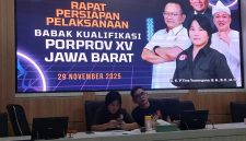 Ketua Panitia BK cabor Muaythai Jabar Dewi Kandiati Paramesty Tine saat memberikan keterangan terkait BK Porprov cabor Muaythai. PJ/Joel