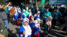 Ratusan santri menyemarakkan Parade Jam’iyyah Persis di Bojongloa Kaler Bandung. PJ/Dok