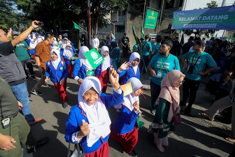Ratusan santri menyemarakkan Parade Jam’iyyah Persis di Bojongloa Kaler Bandung. PJ/Dok