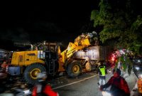 Sekitar 100 ton sampah di TPS Gunung batu Timur mulai diangkut. PJ/Dok
