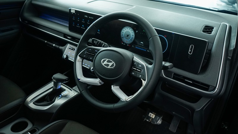 Stargazer Cartenz memiliki smart driving assist, Drive Mode Selector, Hill-Start Assist Control (HAC) dan beragam fitur keamanan lainnya. ISTW