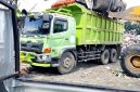 DLH Kota Bandung menerjunkan 7 armada untuk mengangkut tumpukan sampah di TPS Ciwastra. PJ/Dok