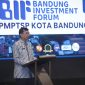 “Sekda Kota Bandung Zulkarnain saat berbicara di  Investment Forum 2025 di Hotel Aryaduta, Senin 17 November 2025. Dok