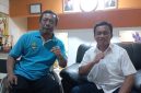 Keetua NPCI Kota Bandung Yadi (baju putih) didampingi Djumono bangga atas prestasi atletnya di peparpenas 2025. Joel