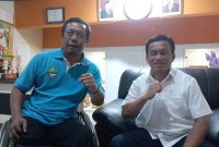 Keetua NPCI Kota Bandung Yadi (baju putih) didampingi Djumono bangga atas prestasi atletnya di peparpenas 2025. Joel