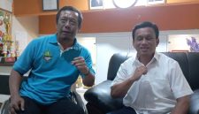 Keetua NPCI Kota Bandung Yadi (baju putih) didampingi Djumono bangga atas prestasi atletnya di peparpenas 2025. Joel