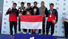 Tim atlet dayung Jabar berhasil meraih medali perak di Kejuaraan Dayung 