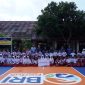 Manajemen Bank BRI berpose bersama usai menyerahkan bantuan TJSL kepada dua sekolah di Kota Bandung. PJ/Dok