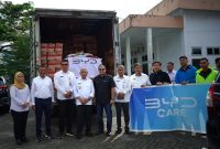 PT BYD Motor Indonesia menyalurkan bantuan untuk para korban banjir Sumatera, ke Sumbar, Sumut dan Aceh. PJ/Dok