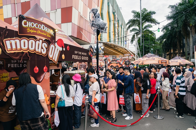 Pengunjung mengantri Ingin mencoba Nikmatnya ChocoDrink, PJ/Dok
