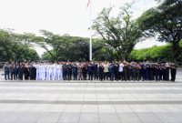 Pimpinan DPRD Kota Bandung menghadiri pelantikan dan pengambilan sumpah janji jabatan pegawai negeri sipil, di Plaza Balai Kota Bandung, Rabu, 24 Desember 2025. Satria/Humpro DPRD Kota Bandung.