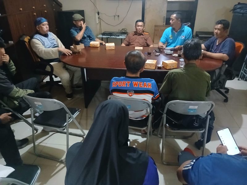 Yadi Sofyan (baju coklat) saat memimpin rakoor jelang Kejurda yang digagas NPCI Jabar. PJ/Joel