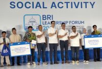 Melalui BRI Peduli, menyerahkan 3000 bibit tanaman dan Bagikan 5.000 Paket Sembako di Kiara Artha Park, Bandung, Jumat 5 Desember 2025. PJ/Dok