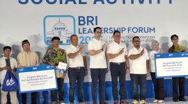 Melalui BRI Peduli, menyerahkan 3000 bibit tanaman dan Bagikan 5.000 Paket Sembako di Kiara Artha Park, Bandung, Jumat 5 Desember 2025. PJ/Dok