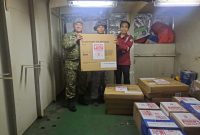 PT Len Industri menyerahkan PLTS Portable berkapasitas 100 W dan 200 W  kepada Kemenhan diwakili Letkol Erya Rahman Hakim di Pangkalan Kolinlamil (Komando Lintas Laut Militer) Jakarta, untuk dikirim ke Sumatera via KRI Surabaya-591. PJ/Dok