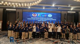 Ketua Umum Pengurus Pusat Persatuan Soft Tennis Indonesia (PP PESTI), Brigadir Jenderal (Brigjen) Dr. Awal Chairuddin melantik Andy KR Garna sebagai Ketua Umum Pengprov PESTI Jabar. Usai pelantikan, foto bersama para pengurus dan KONI Jabar. PJ/Joel
