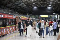 Selama dua hari angkutan Nataru 2026, PT KAI Daop 2 Bandung mencatat lebih 29 ribu penumpang memanfaatkan layanan kereta api. Tampak Suasana di stasiun Bandung yang cukup padat. PJ/Dok