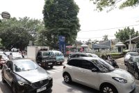 Kepadatang kendaraan di Stasiun Bandung. KAI Daop 2 menghimbau pelanggan untuk datang lebih awal guna menghindari kemacetan. PJ/Dok