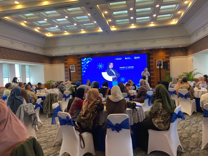 Para peserta serius mengikuti pelatihan UMKM melalui program BRINSPIRING dari BRI. PJ/Dok