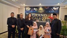 Manajemen L'Eminance Golf & Resort berpose bersama anak yatim disela Grand Opening, Sabtu (27/12/2025). PJ) Mal