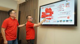 General Manager Region Network Operations and Productivity Jawa Barat Telkomsel, Danny Agus Triawan dan Anandoz Bangsawan saat memberikan keterangan terkait NARU 2025. PJ/Dok