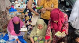 Lapak Makan Dhuafa dibantu ibu-ibu setempat menyiapkan makan setiap hari 1000 porsi untuk warga Aceh Tamiang. PJ/Dok