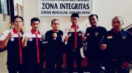 Dudi Supriyadi berpose bersama teamnya, menyoroti pengadaan tanah untuk sekolah rakyat. PJ/Jang