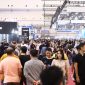 Ribuan pengunjung antusias saat berlangsungnya  GAIKINDO GJAW 2025.