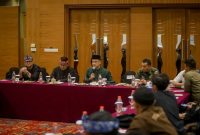 Wakil Wali Kota Bandung Erwin saat rapat koordinasi pada 28 November 2025 lalu. PKL tetap dapat berjualan selama tidak menghalangi jalur operasional BRT/ PJ/Dok