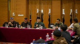 Wakil Wali Kota Bandung Erwin saat rapat koordinasi pada 28 November 2025 lalu. PKL tetap dapat berjualan selama tidak menghalangi jalur operasional BRT/ PJ/Dok
