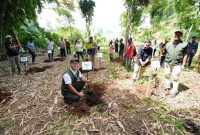 PT SEI melakukan aksi tanam 1000 bibit pohon di Taman Hayati, Cibiru Kota Bandung. Kegiatan tersebut memasuki tahun ke dua sebagai wujud menjaga kelestarian lingkunga. PJ/Mal