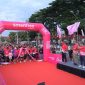 Chief Traditional Sales Officer SMARTFREN XLSMART, Joseph Marthinus Gultom melepas peserta Smartfren Fun Run 2025 di Kebumen. PJ/Dok