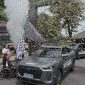 President Director Chery Group Indonesia, Zeng Shuo, Ketua NPCI, Senny Marbun, saat  melepas para atlet menuju Bandar Udara Adi Soemarmo, Solo, menggunakan sepuluh unit TIGGO Series Chery Super Hybrid (CSH). PJ/Dok
