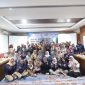Wakil Ketua I DPRD Kota Bandung, H. Toni Wijaya, S.E., S.H., bersama Sekretaris DPRD Kota Bandung, drg. Maya Himawati, Sp.Orto., menjadi narasumber di Rapat Koordinasi dan Sinkronisasi Program Pemberdayaan Sosial, Senin, 10 Desember 2025. Nuzon/Humpro DPRD Kota Bandung.