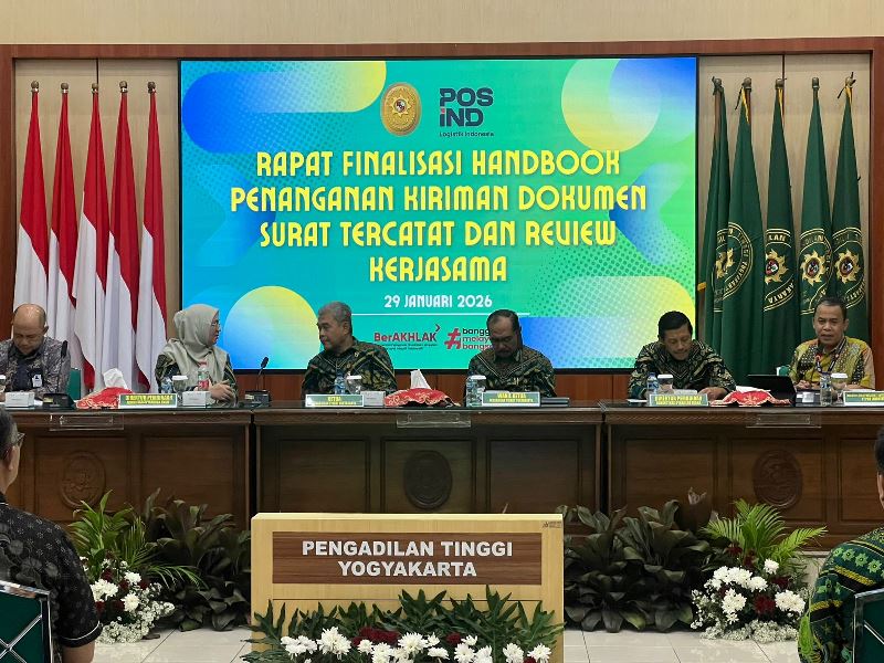 PT Pos Indonesia (Persero) dengan Mahkamah Agung RI melakukan pertemuan terkait finalisasi handbook penanganan kiriman dokumen surat tercatat serta review kerjasama tahun 2025 di Kantor Pengadilan Tinggi (PT) Yogyakarta. PJ/Dok