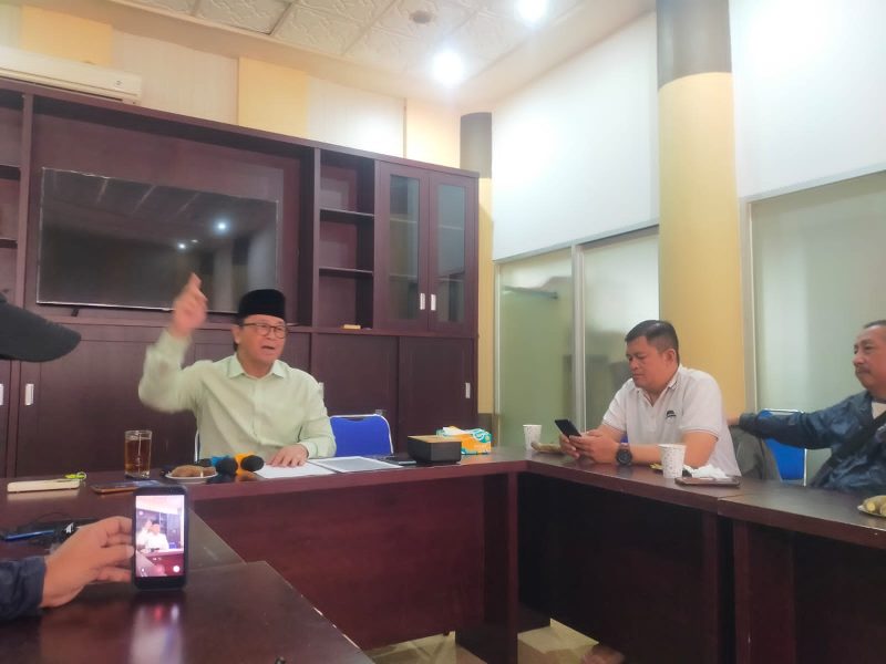 Ketua Nadzir Masjid Raya Bandung Roedy Wiranatakusumah memberikan keterangan terkait Pemprov Jabar yang menarik dukungan finansial mulai Januari 2026. PJ/Dok