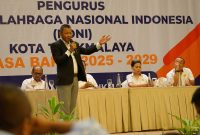 Ir. Andrian Tejakusuma saat menjadi pembicara kegiatan KONI Kota Tasikmalaya. PJ/Joel