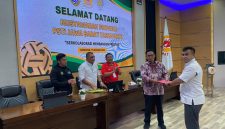 Prof.Sucipto (baju batik) saat Musprov PSTI Jabar. PJ/Joel