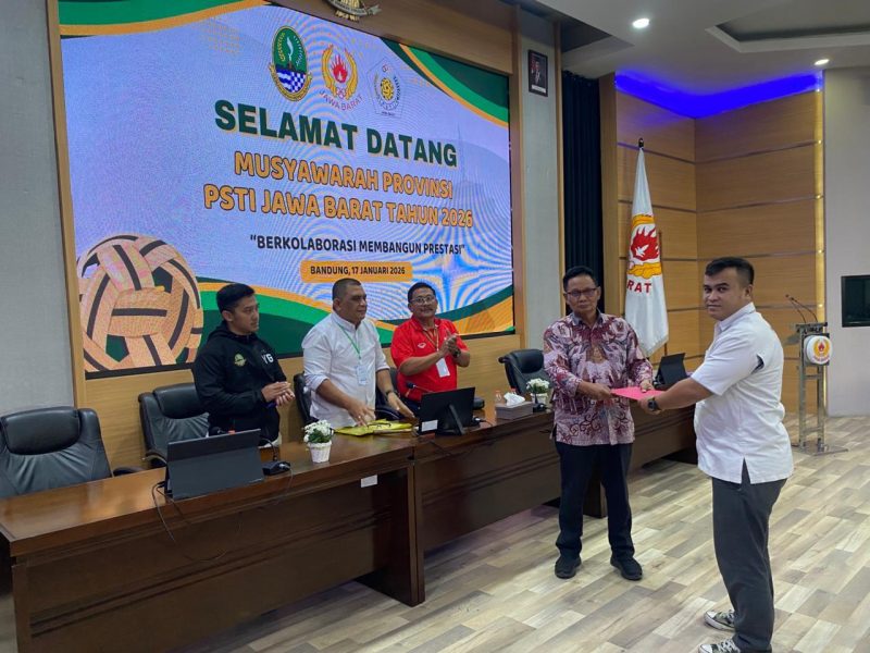 Prof.Sucipto (baju batik) saat Musprov PSTI Jabar. PJ/Joel