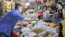 bjb Sambang Pasar kali ini dilaksanakan oleh Kantor Wilayah 2 bank bjb di Pasar Kebayoran Lama, Jakarta Selatan.