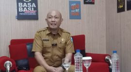 Drs. H. Gun Gun Sumaryana, di Bukan Basa Basi Podcast PWI Kota Bandung, Selasa 21 Januari 2026.