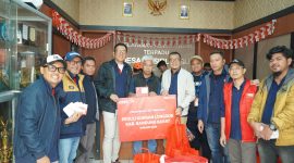 Telkomsel melalui program TERRA menyalurkan bantuan telekomunikasi berupa kartu perdana seluler, voucher kuota data seluler. PJ/Dok